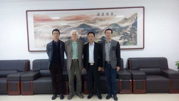 區人社局引入法國專家對公司進行技術指導