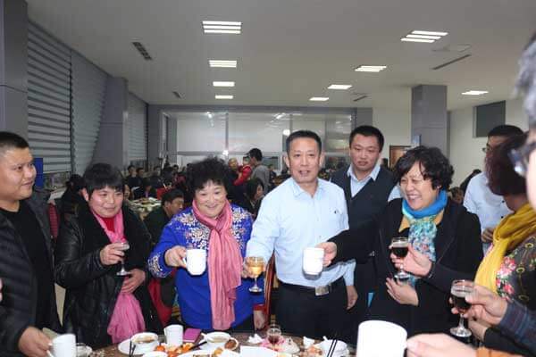 歡歌笑語迎佳節 繼往開來譜新篇